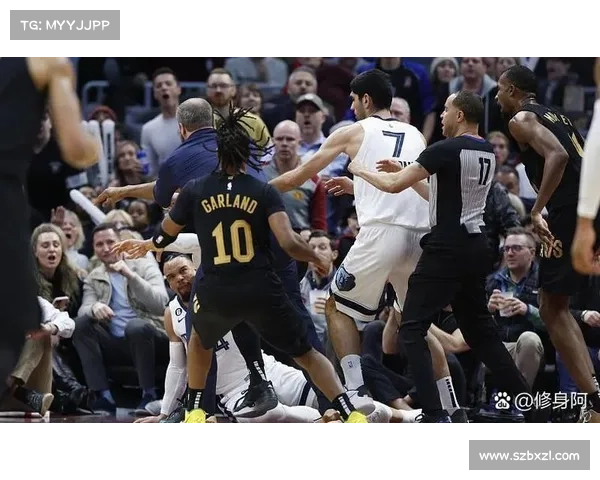 布克与NBA球员的友谊与竞争关系探析：从场内对抗到场外互动